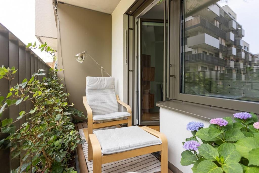Dream Apartment - central and quiet with AC and free parking garage