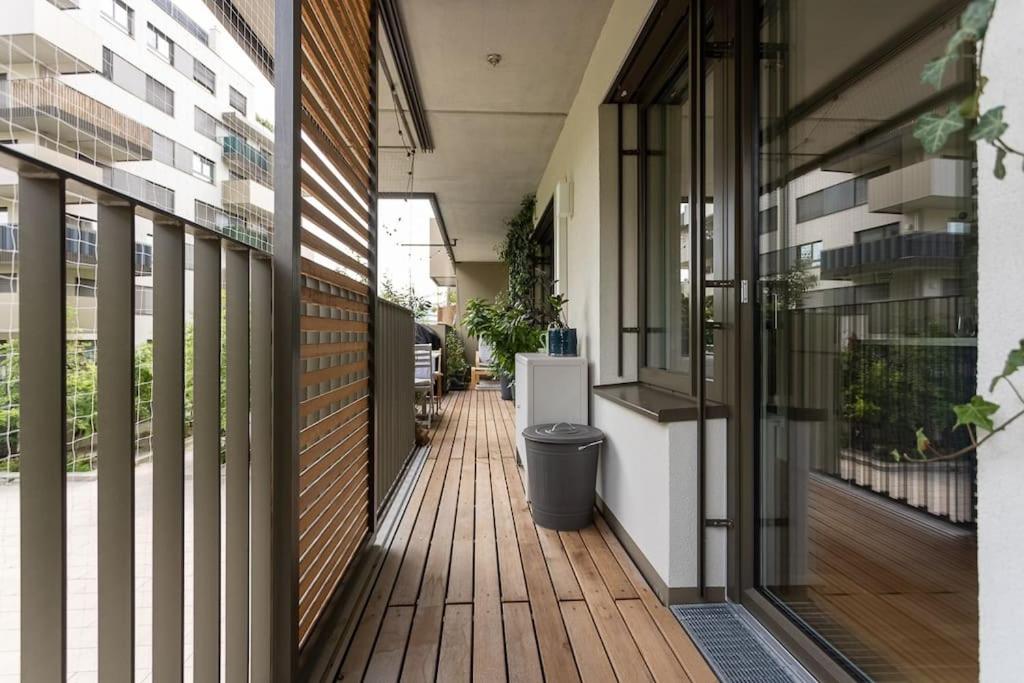Dream Apartment - central and quiet with AC and free parking garage