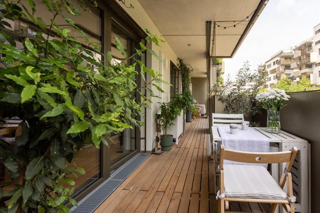 Dream Apartment - central and quiet with AC and free parking garage