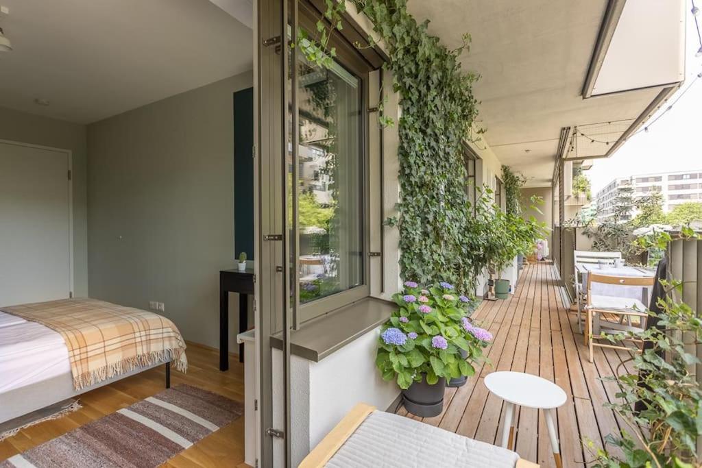 Dream Apartment - central and quiet with AC and free parking garage