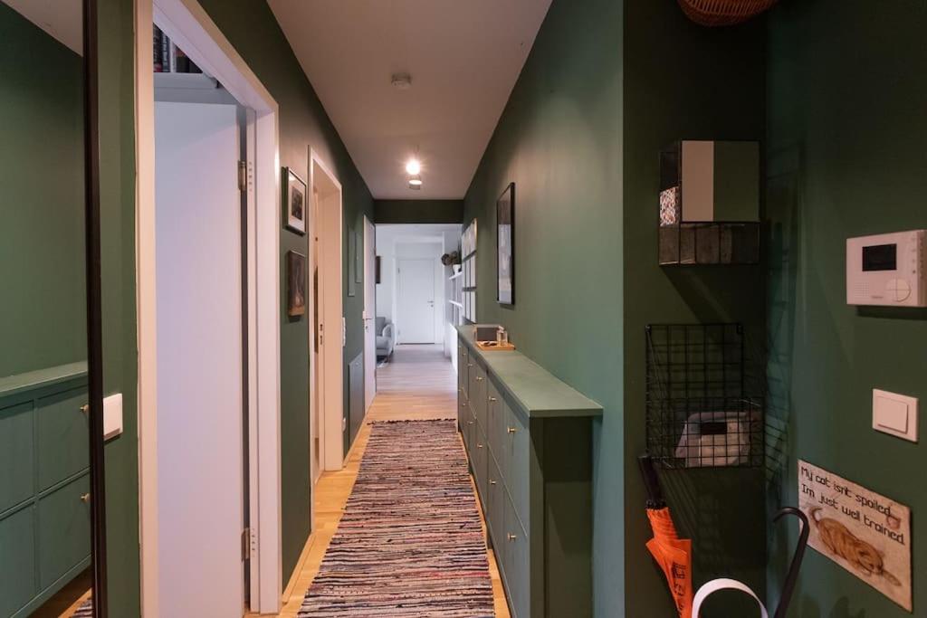 Dream Apartment - central and quiet with AC and free parking garage
