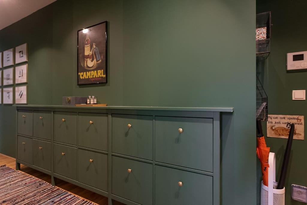 Dream Apartment - central and quiet with AC and free parking garage