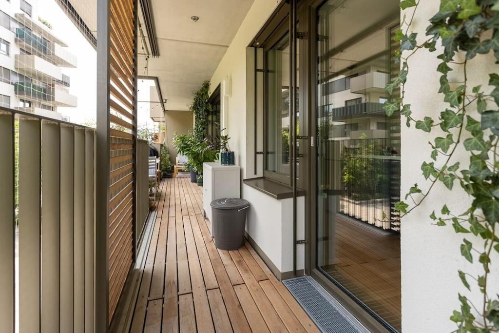 Dream Apartment - central and quiet with AC and free parking garage