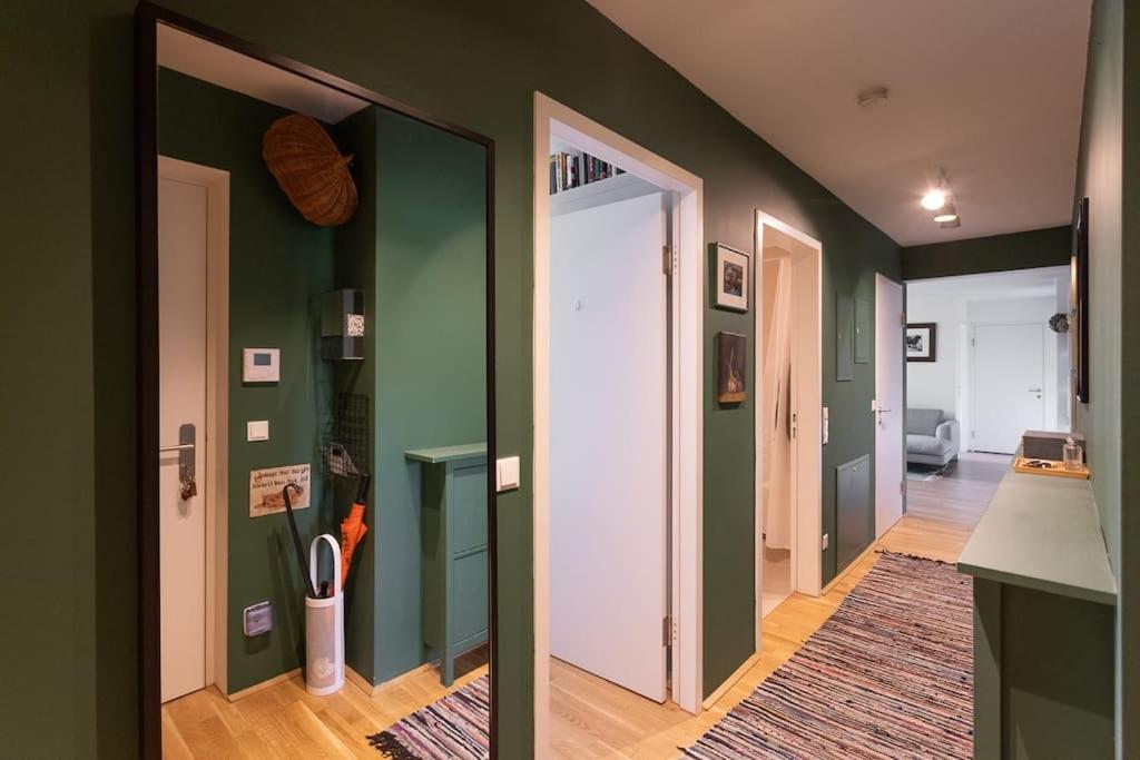 Dream Apartment - central and quiet with AC and free parking garage