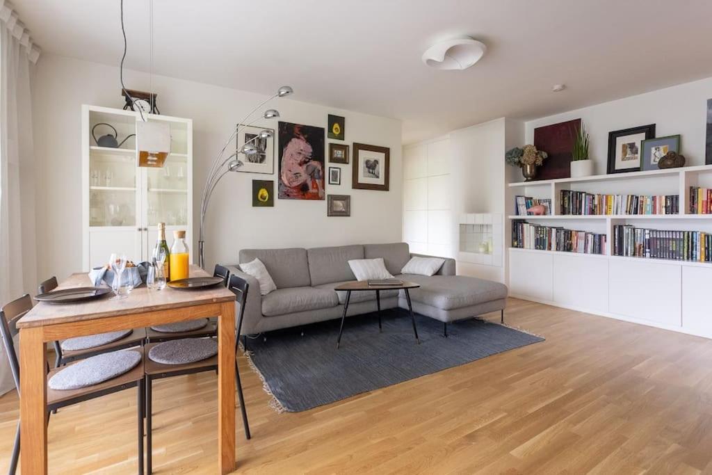 Dream Apartment - central and quiet with AC and free parking garage