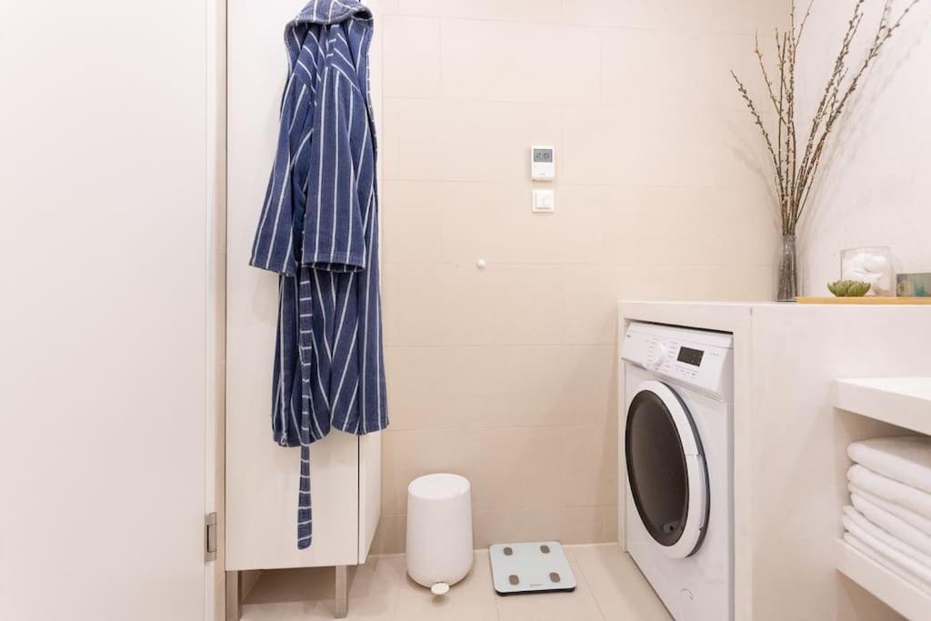 Dream Apartment - central and quiet with AC and free parking garage