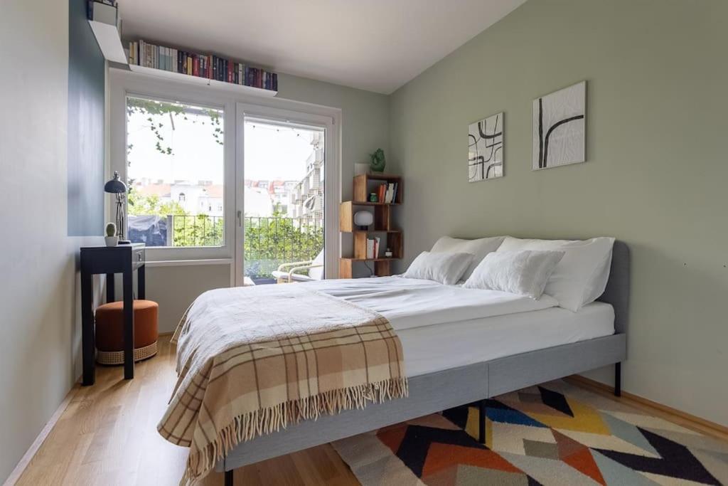 Dream Apartment - central and quiet with AC and free parking garage