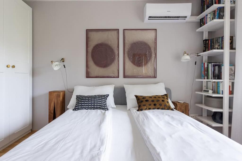 Dream Apartment - central and quiet with AC and free parking garage