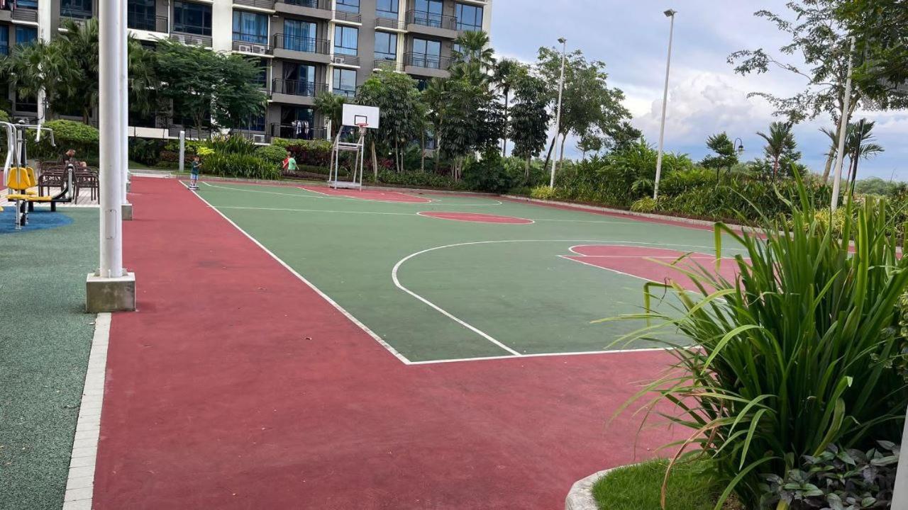 Paradise Pines Central Park JB