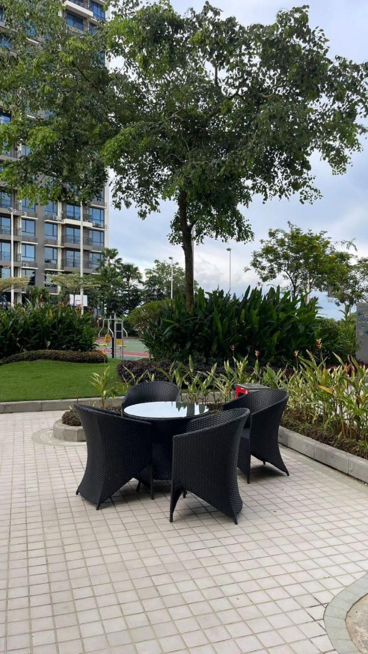 Paradise Pines Central Park JB