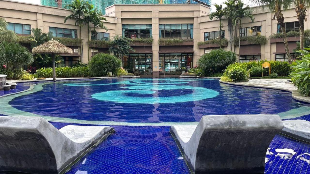Paradise Pines Central Park JB