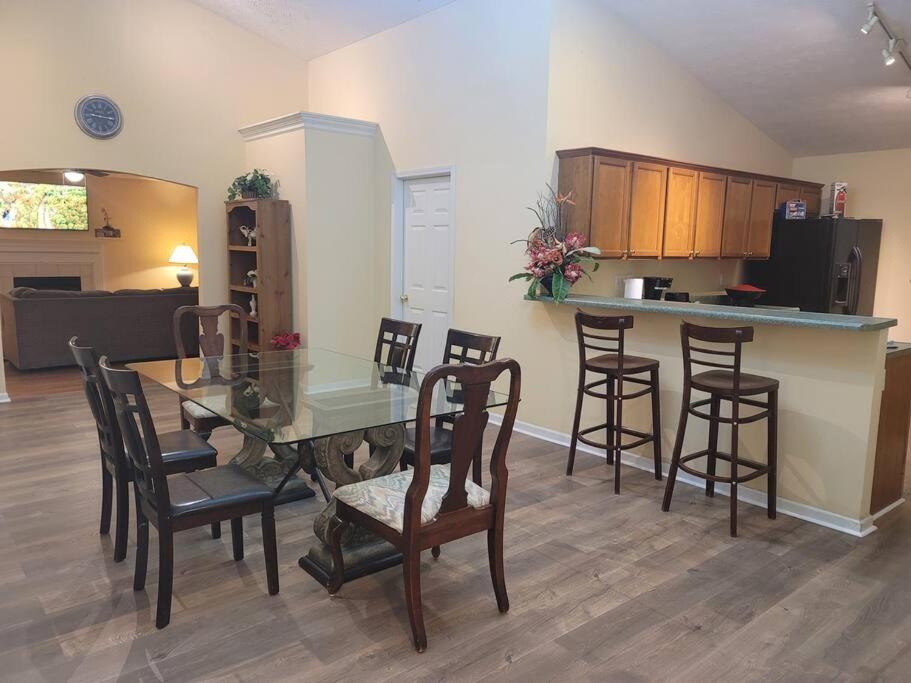 Lexington Vacations - Ranch Style Spacious 3 Bedrooms w/ Jacuzzi tub - Property Image 1