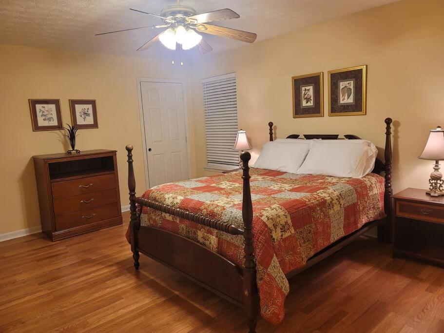 Lexington Vacations - Ranch Style Spacious 3 Bedrooms w/ Jacuzzi tub - Property Image 9