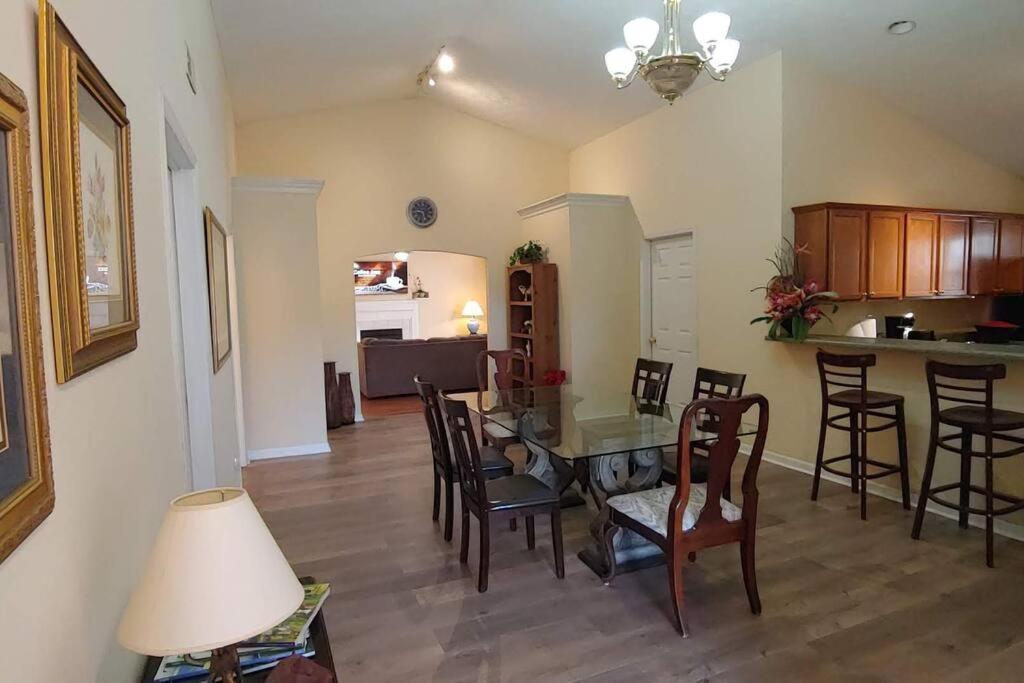Lexington Vacations - Ranch Style Spacious 3 Bedrooms w/ Jacuzzi tub - Property Image 2
