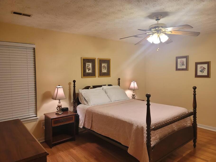 Lexington Vacations - Ranch Style Spacious 3 Bedrooms w/ Jacuzzi tub - Property Image 3
