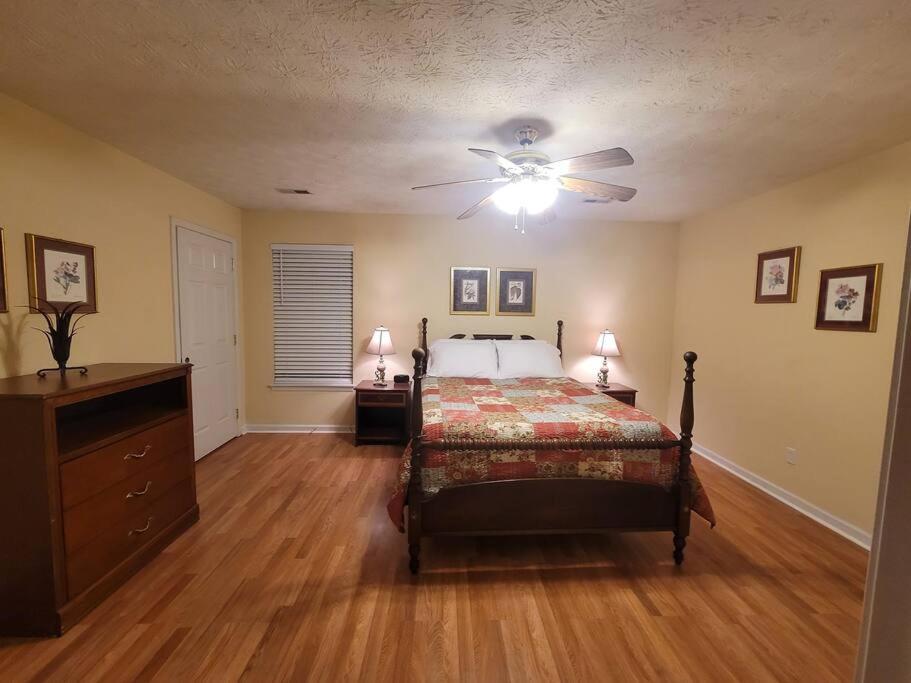Lexington Vacations - Ranch Style Spacious 3 Bedrooms w/ Jacuzzi tub - Property Image 4
