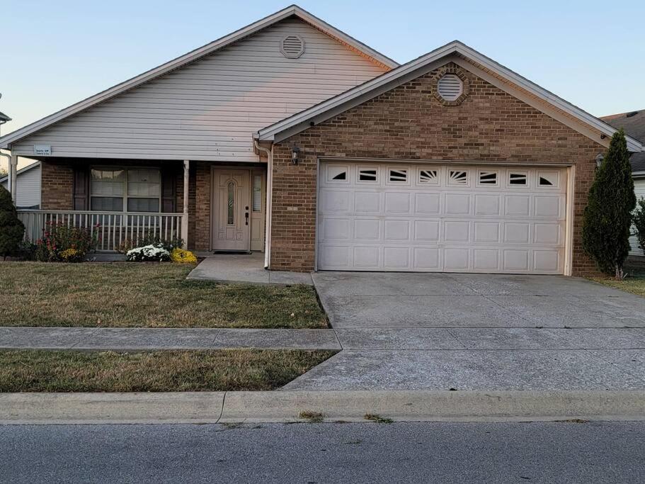 Lexington Vacations - Ranch Style Spacious 3 Bedrooms w/ Jacuzzi tub - Property Image 6