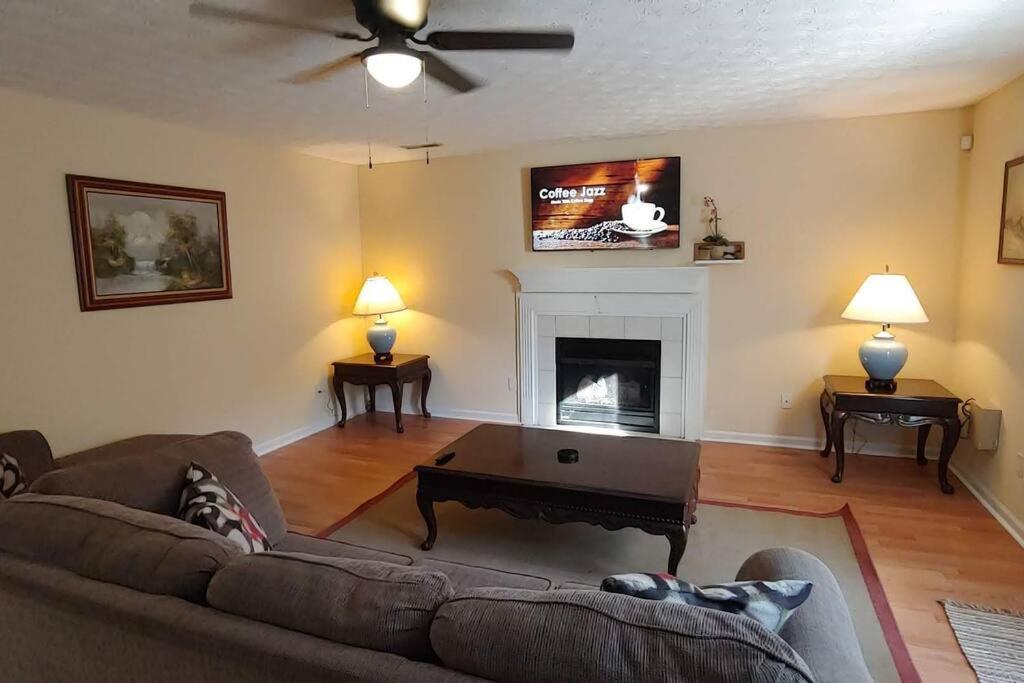 Lexington Vacations - Ranch Style Spacious 3 Bedrooms w/ Jacuzzi tub - Property Image 7