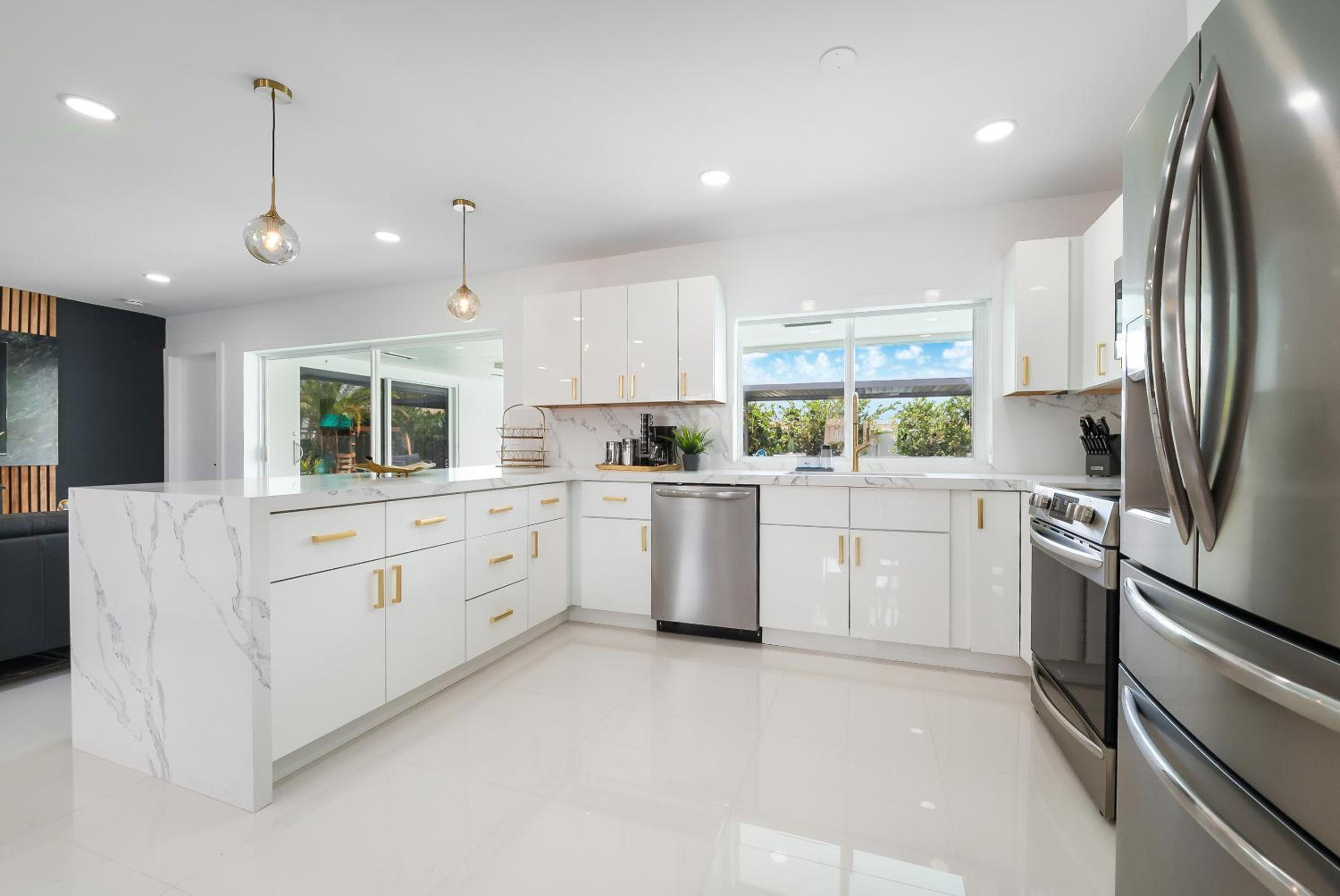 Stunning 5BR Heated Pool, Beach Access & Games L06