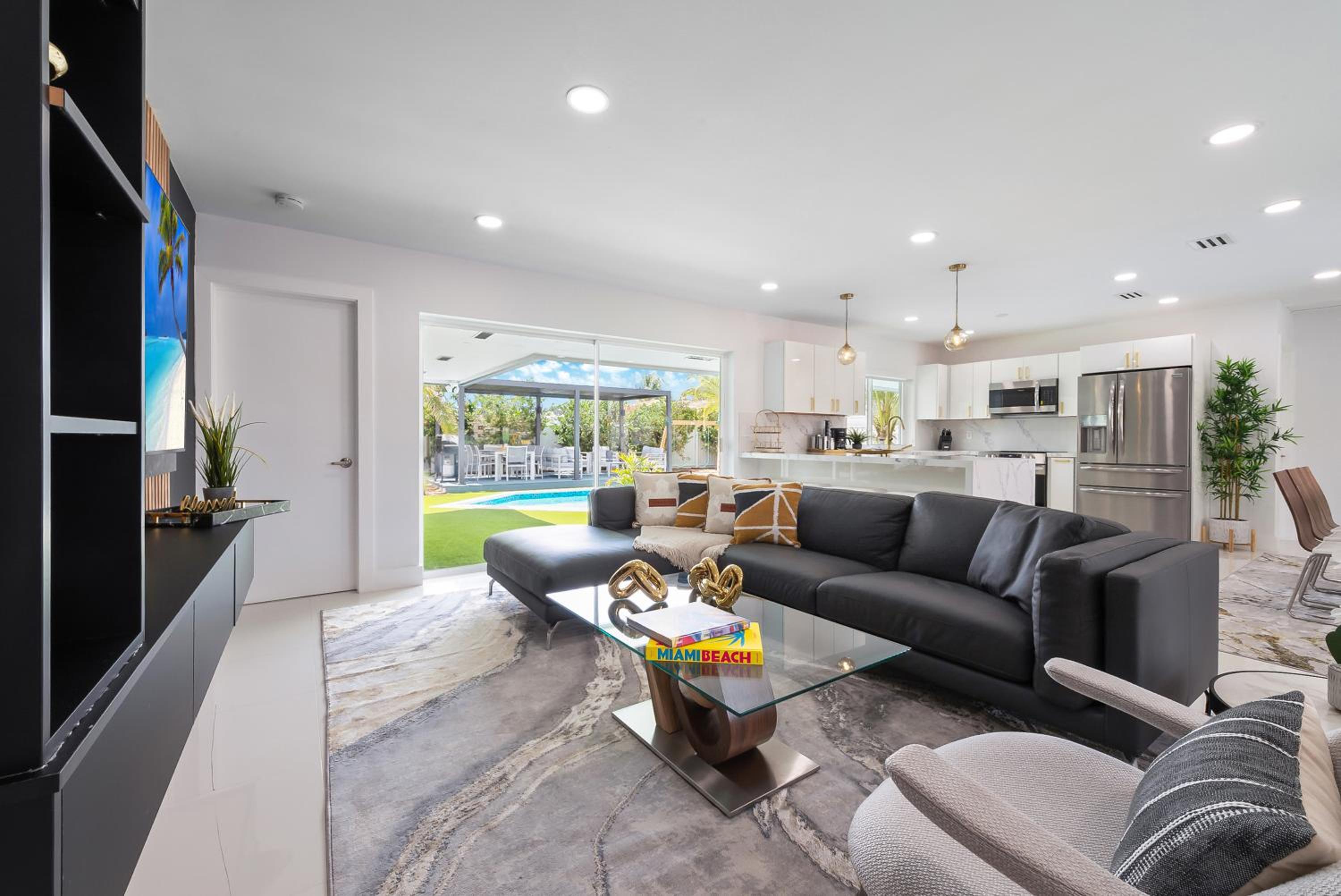 Stunning 5BR Heated Pool, Beach Access & Games L06