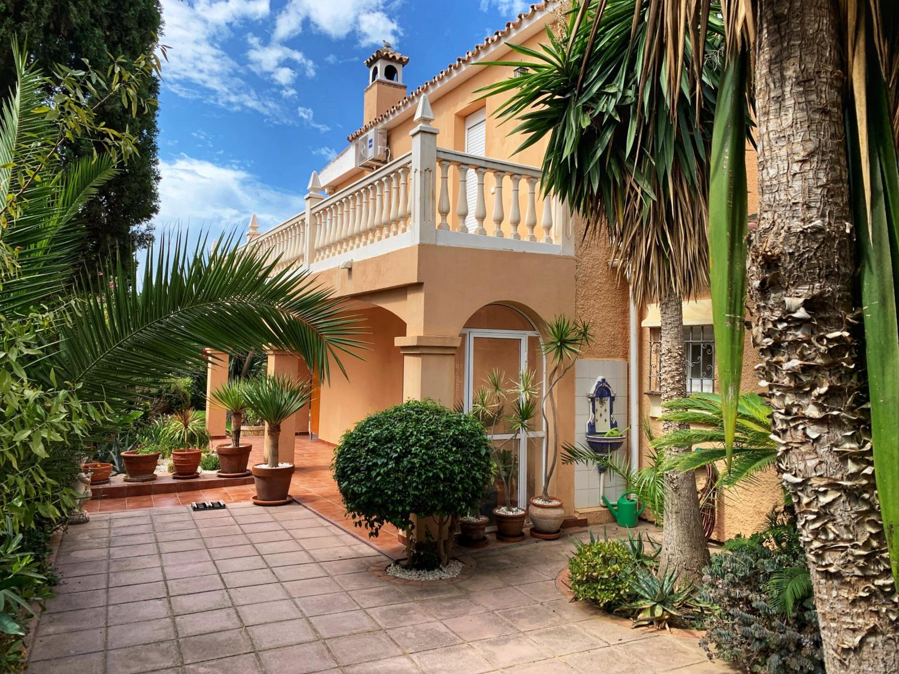 Beach Villa Costanera in Marbella view 3