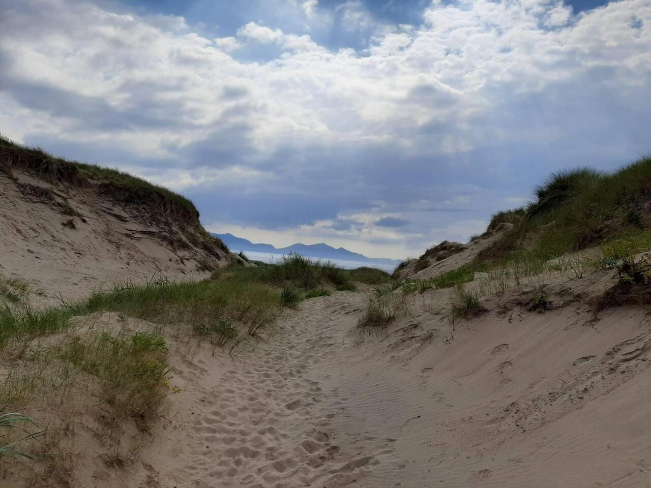 Min yr Afon - Cabin - Sleeps 2 - Hot Tub - Parking view 5
