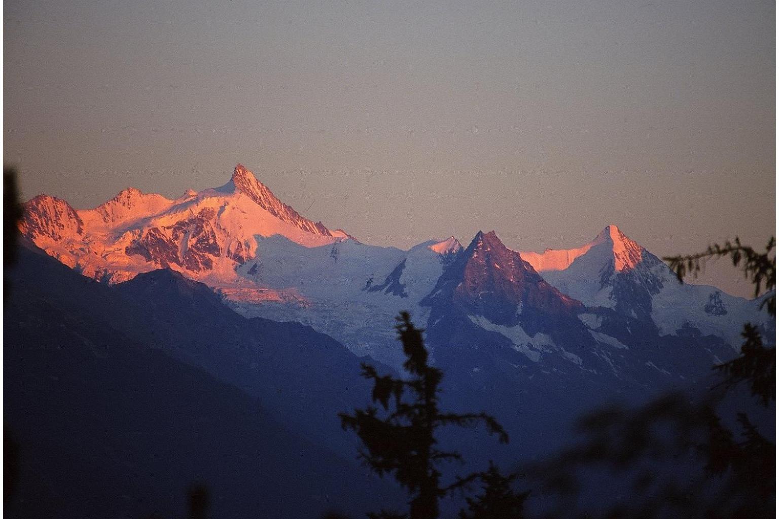 Apartment Eglantine with stunning views of the Valais Peaks