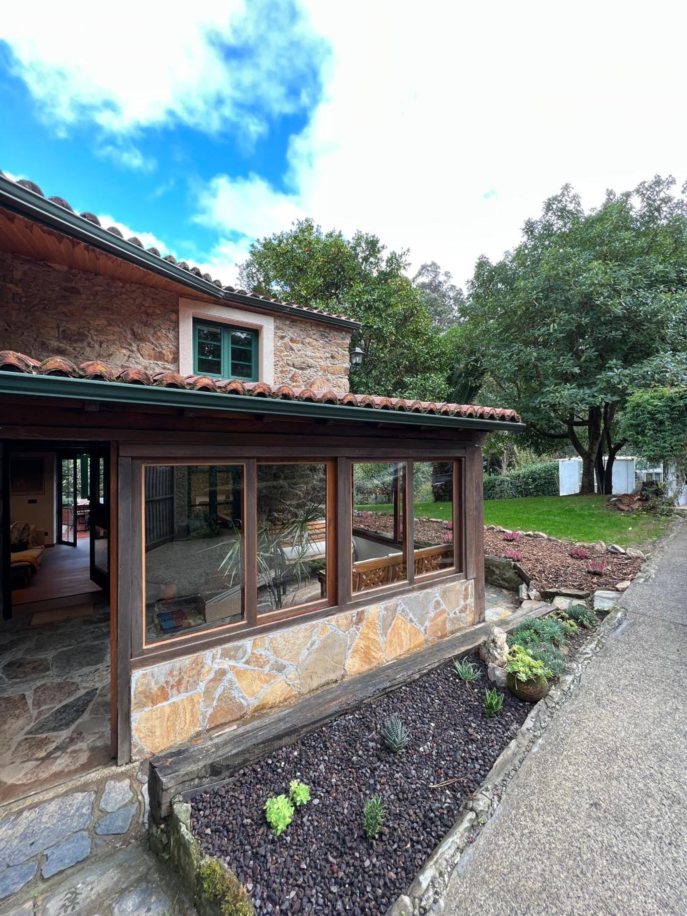 Rural Lambre by Miramar Stays