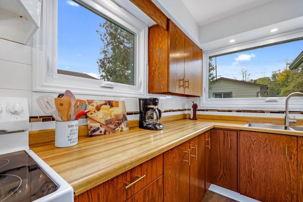 Cozy Waterfront Cottage, WiFi-Netflix-Dog Friendly