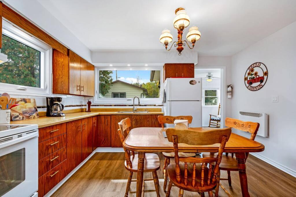 Cozy Waterfront Cottage, WiFi-Netflix-Dog Friendly