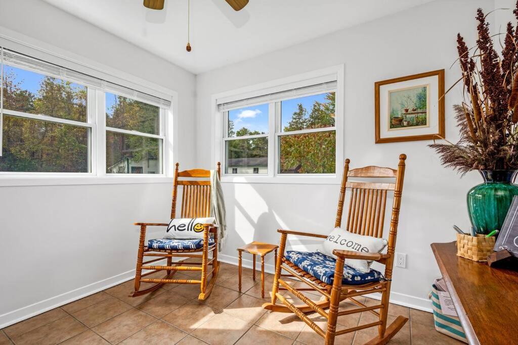 Cozy Waterfront Cottage, WiFi-Netflix-Dog Friendly