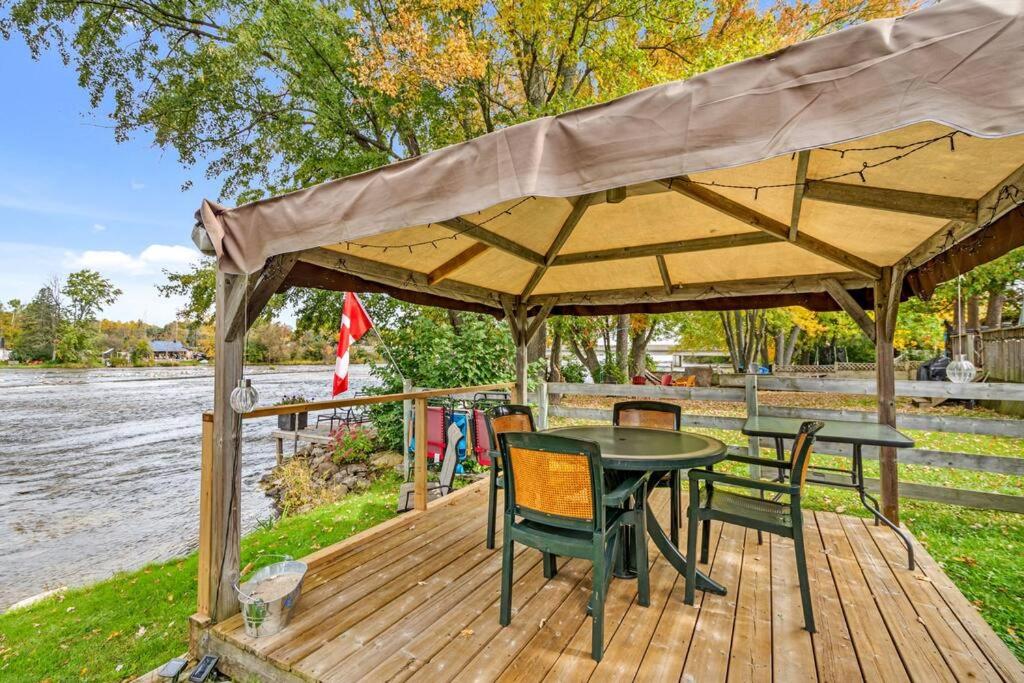 Cozy Waterfront Cottage, WiFi-Netflix-Dog Friendly