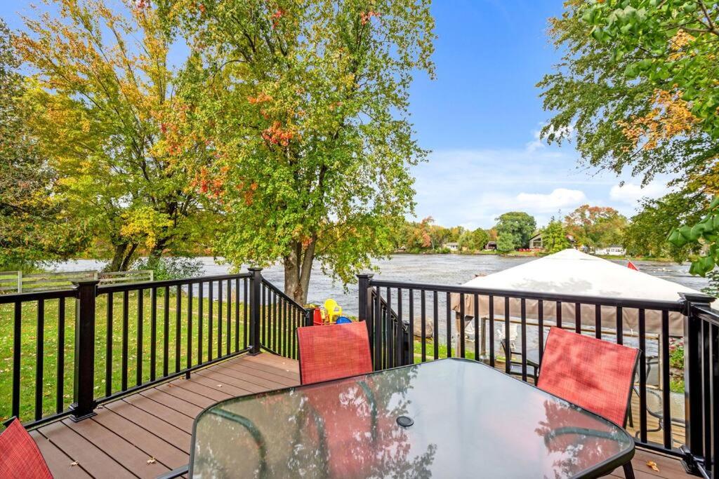 Cozy Waterfront Cottage, WiFi-Netflix-Dog Friendly