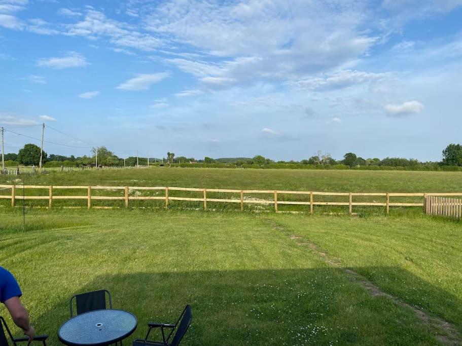 Warwick Vacations - Beautiful 1 Bed Shepherd Hut in Warwickshire - Property Image 5
