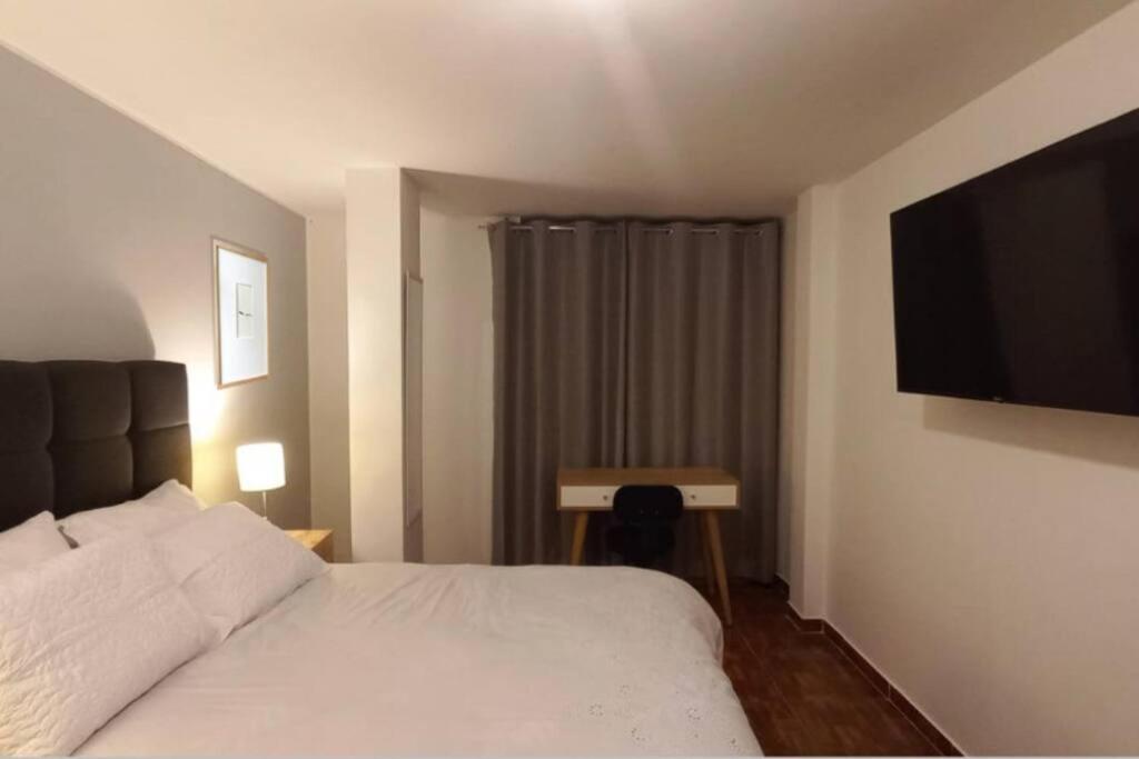 Gorgeous Private Studio LIMA-Own Bathroom-Near Airport view 2