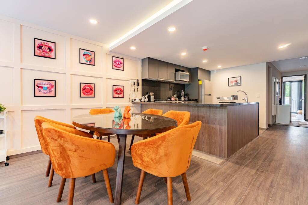Modern apt w/balcony, pingpong table, roof top,gym photo 2