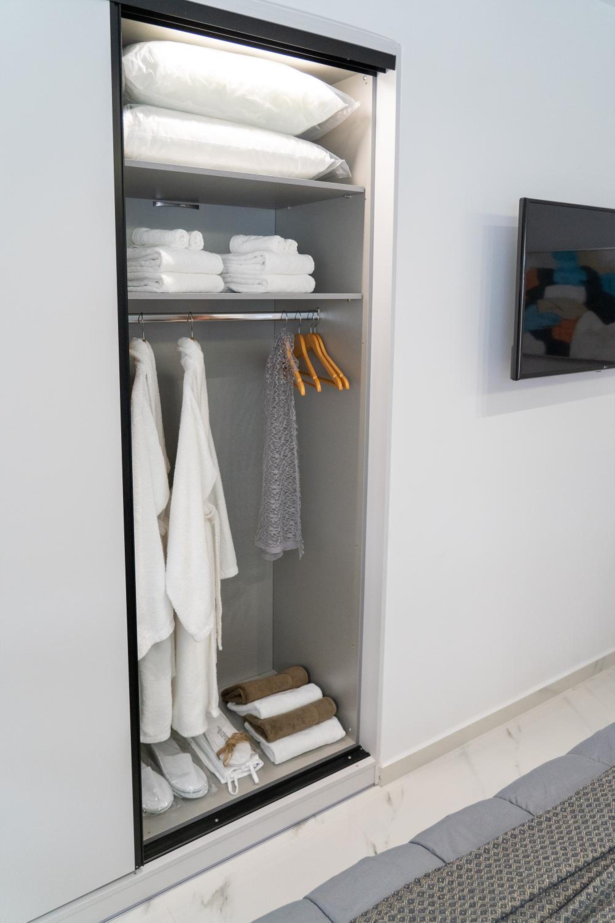 The Lop Athens Holidays Luxury Suites