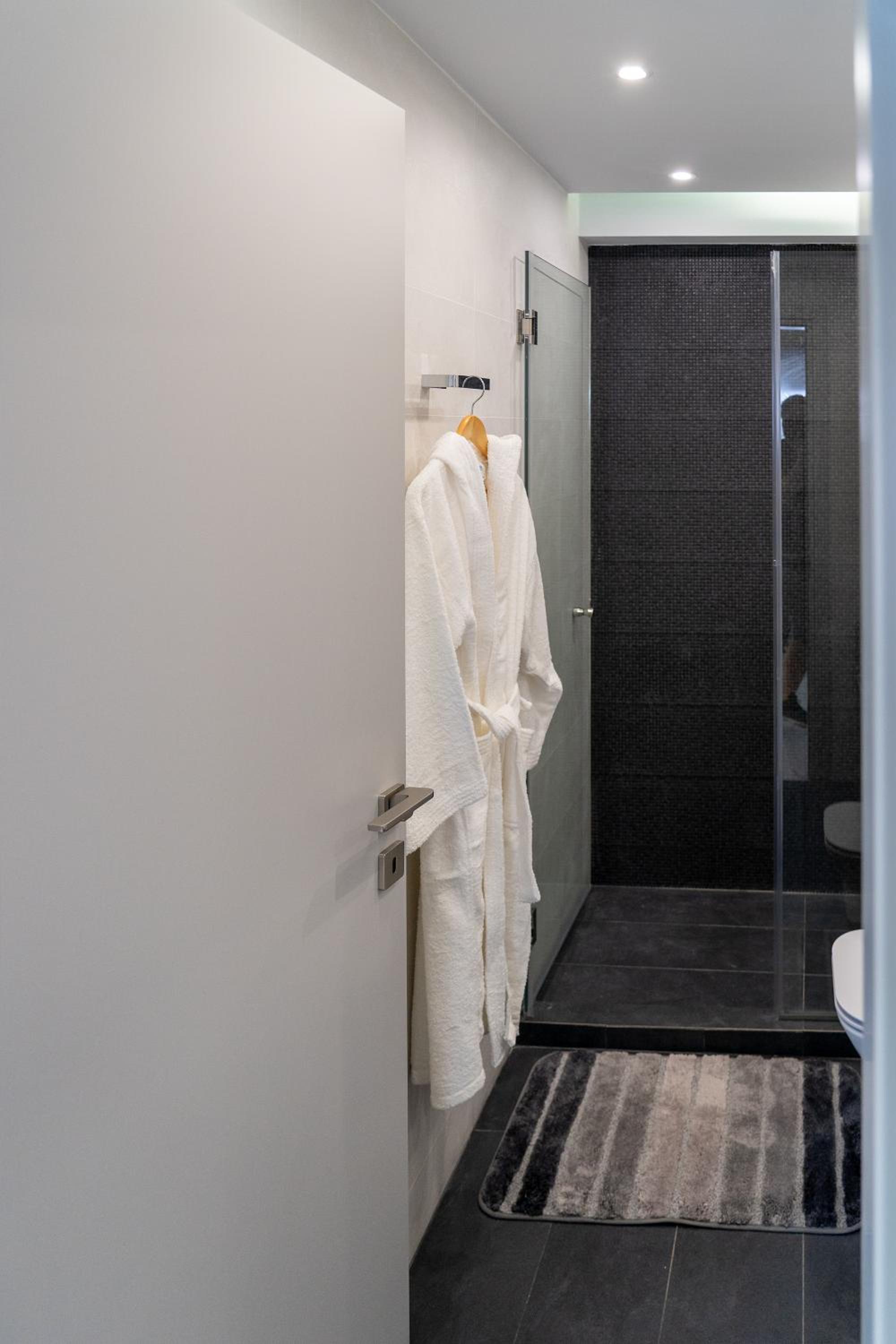 The Lop Athens Holidays Luxury Suites