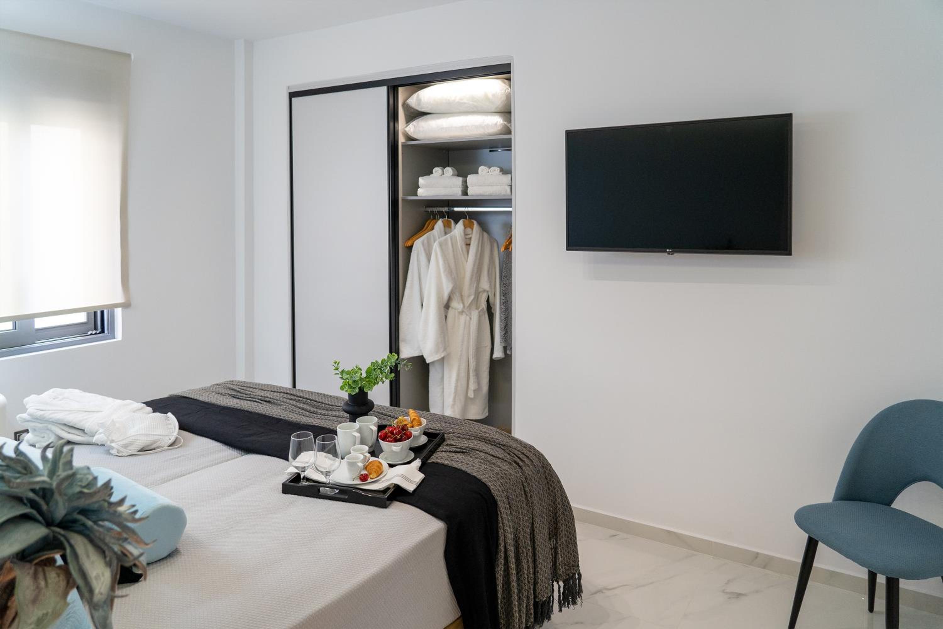 The Lop Athens Holidays Luxury Suites