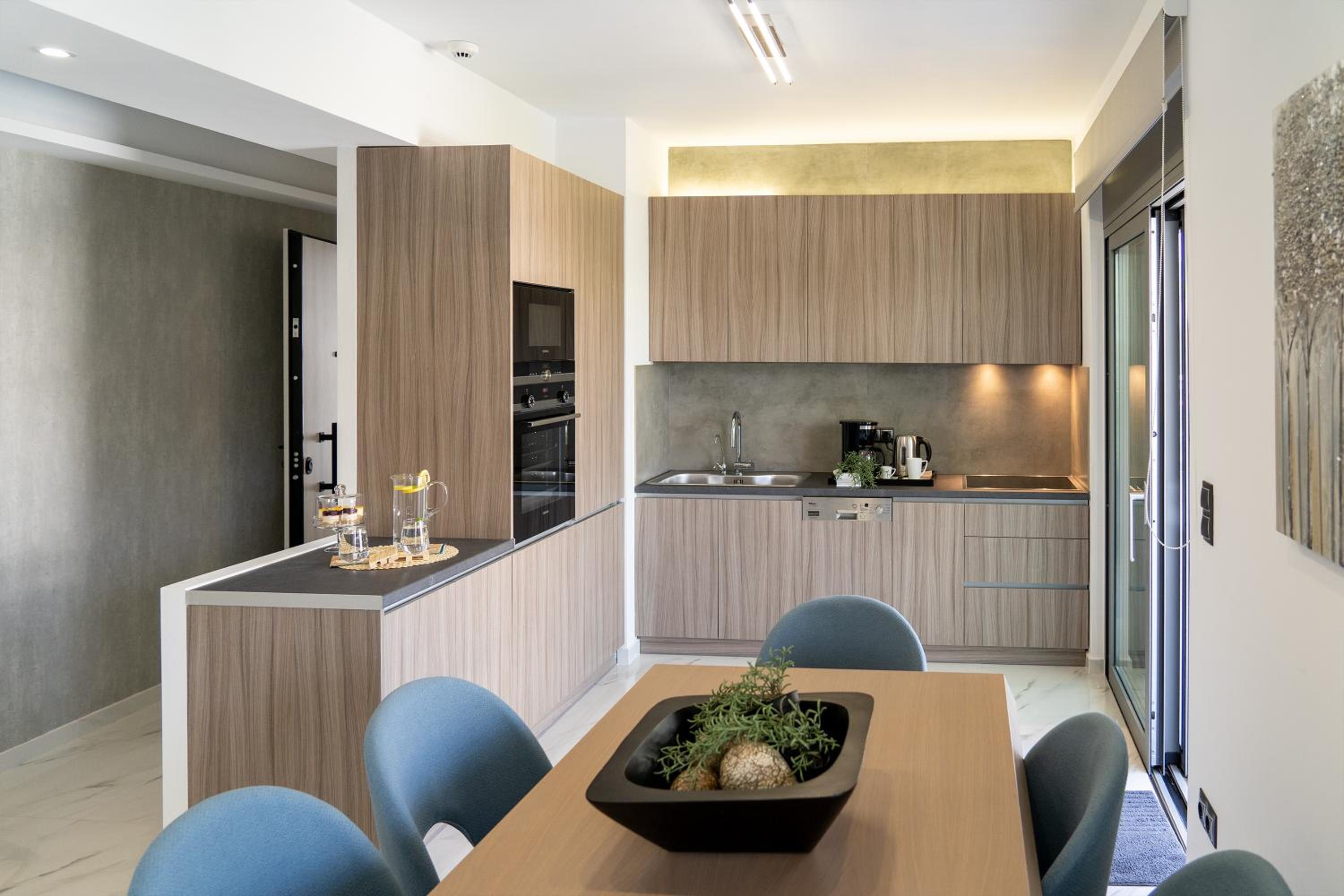 The Lop Athens Holidays Luxury Suites