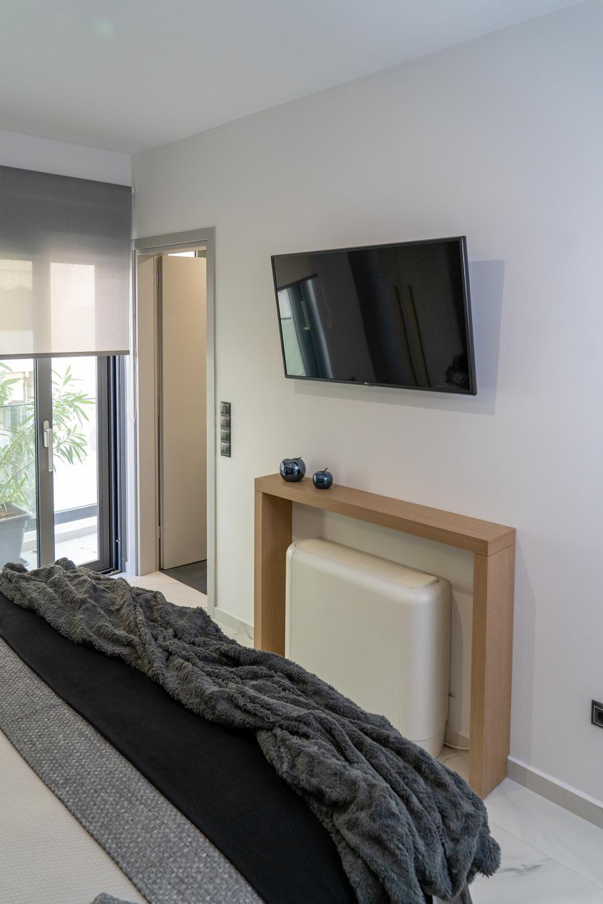 The Lop Athens Holidays Luxury Suites