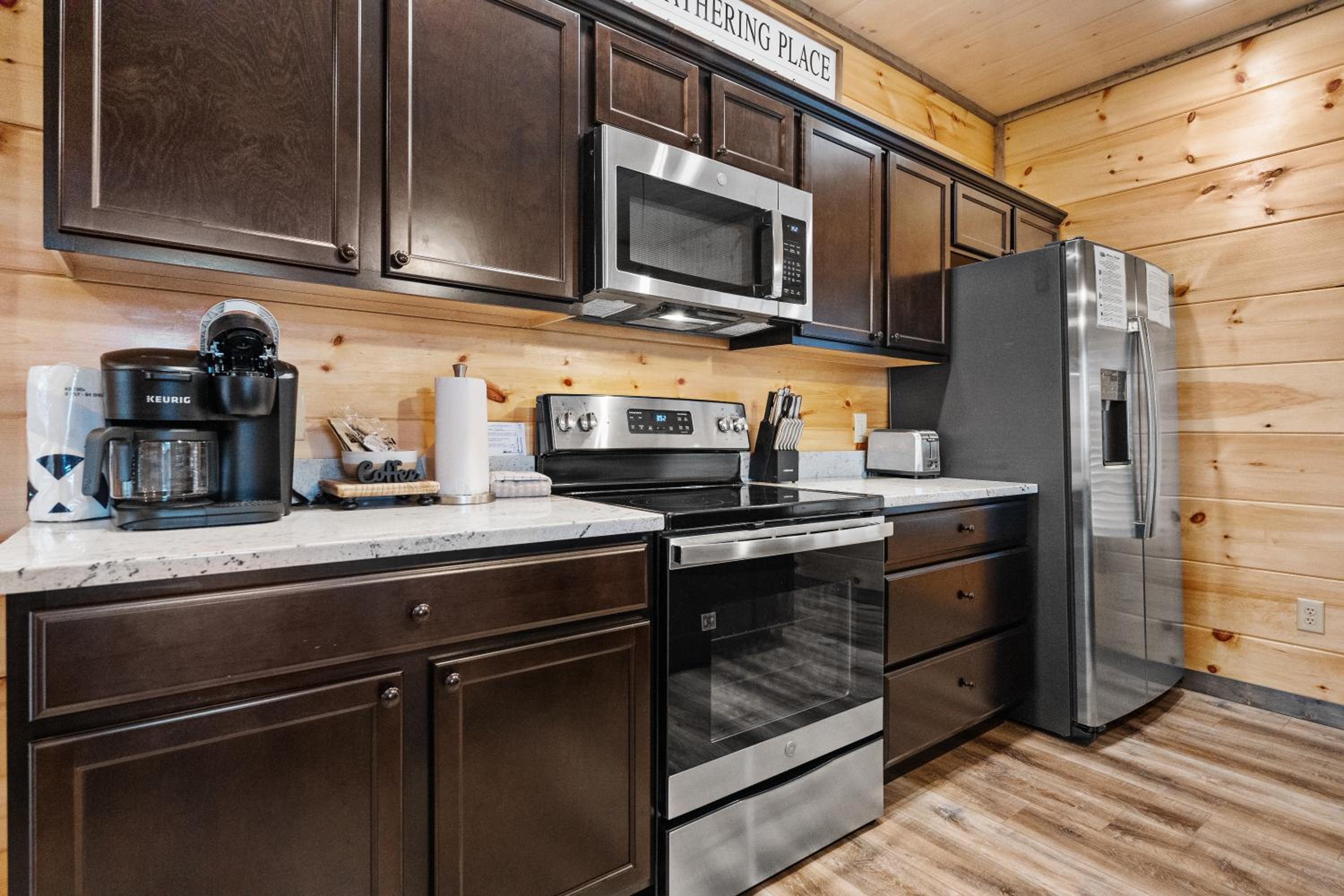 Ooh LA LA, Private Indoor Pool, WIFI, Arcade Game, Foosball, Free Attraction Tickets!!! view 4