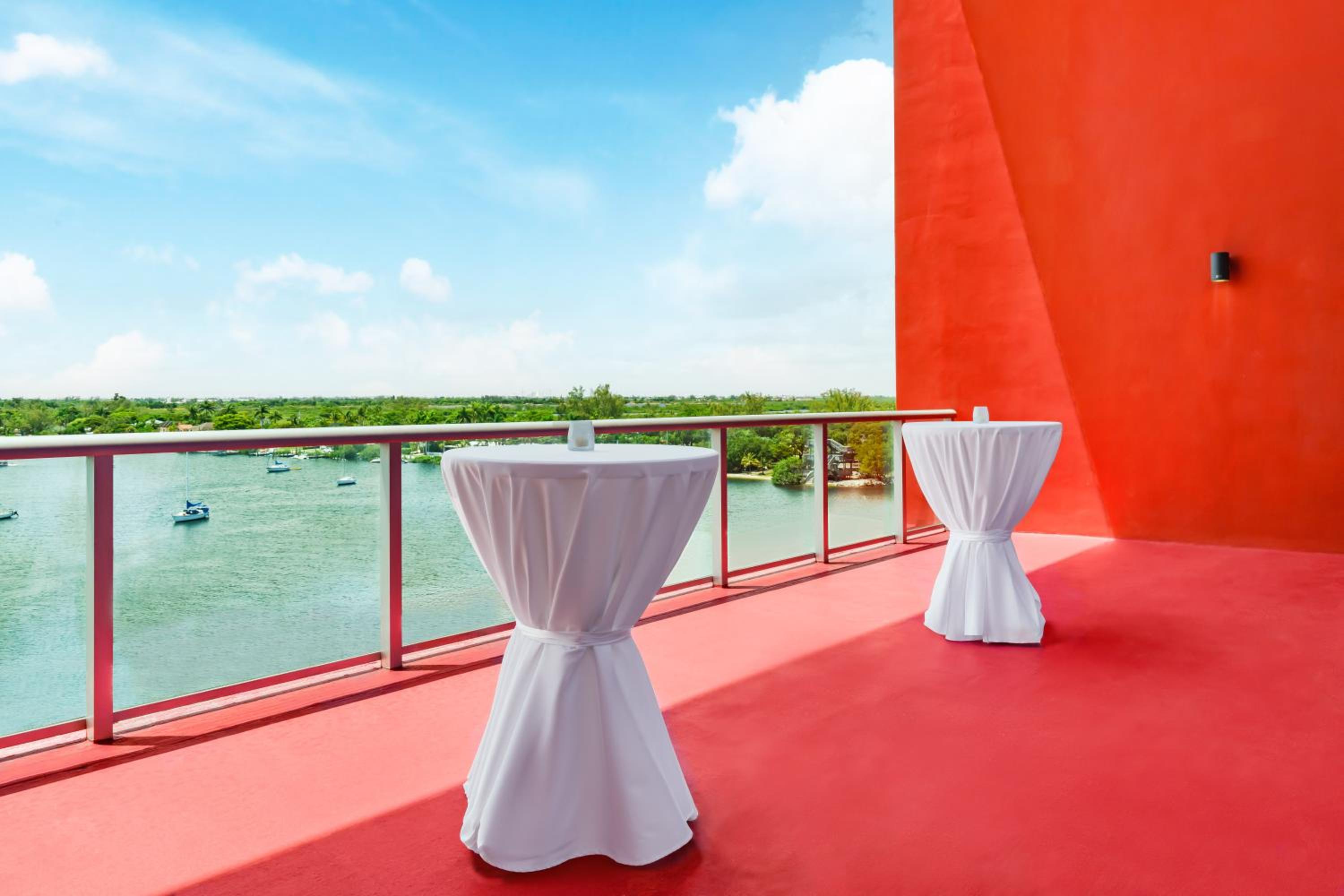 Costa Hollywood Beach Resort - An All Suite Hotel