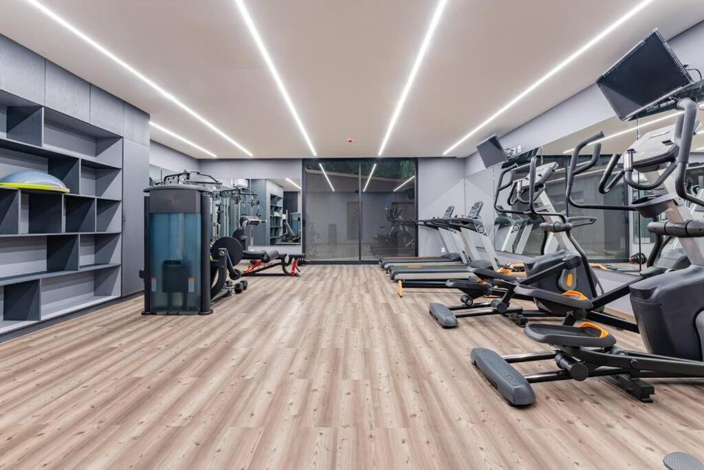 Bauhaus concept: new building with roof top & gym photo 3