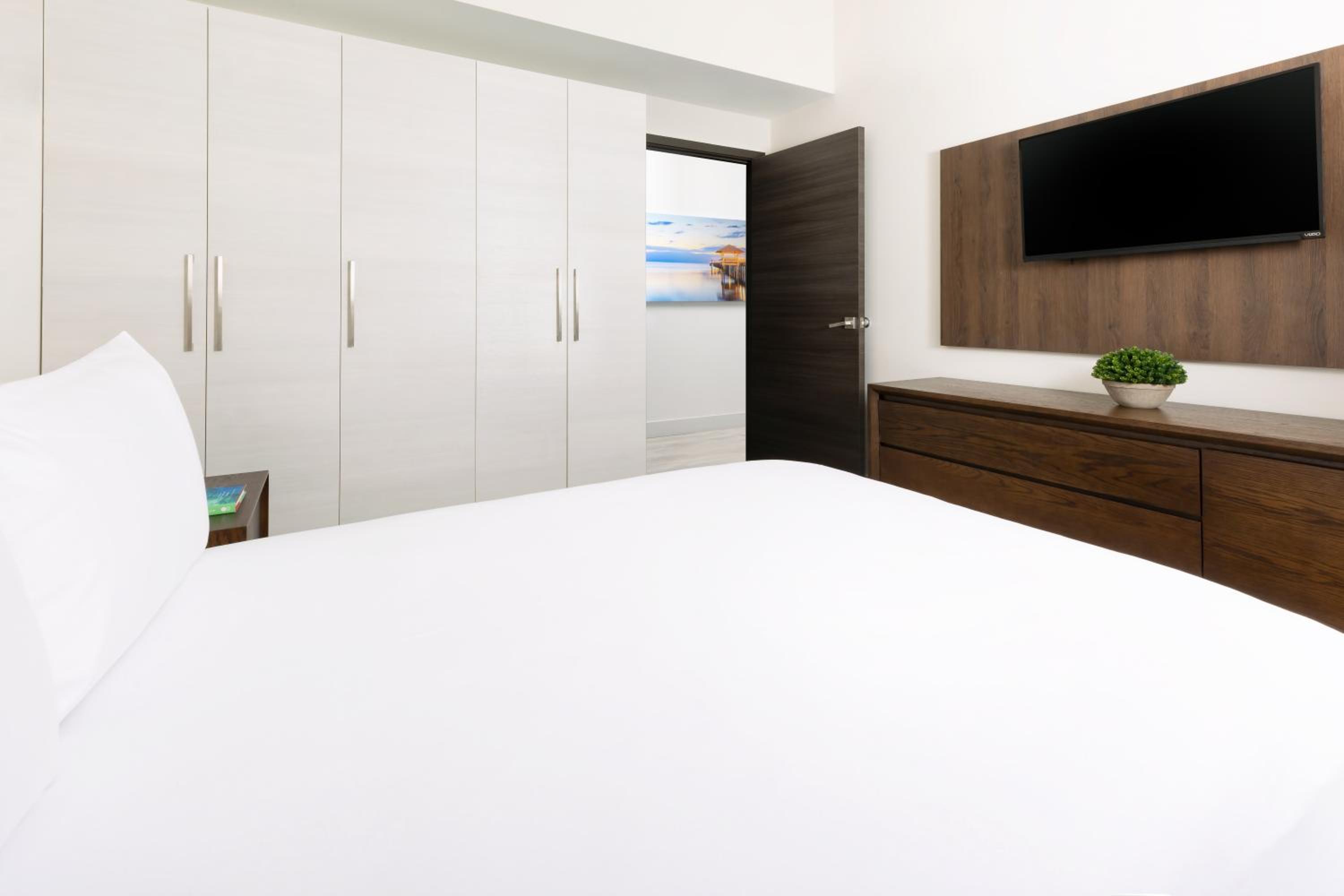 Costa Hollywood Beach Resort - An All Suite Hotel