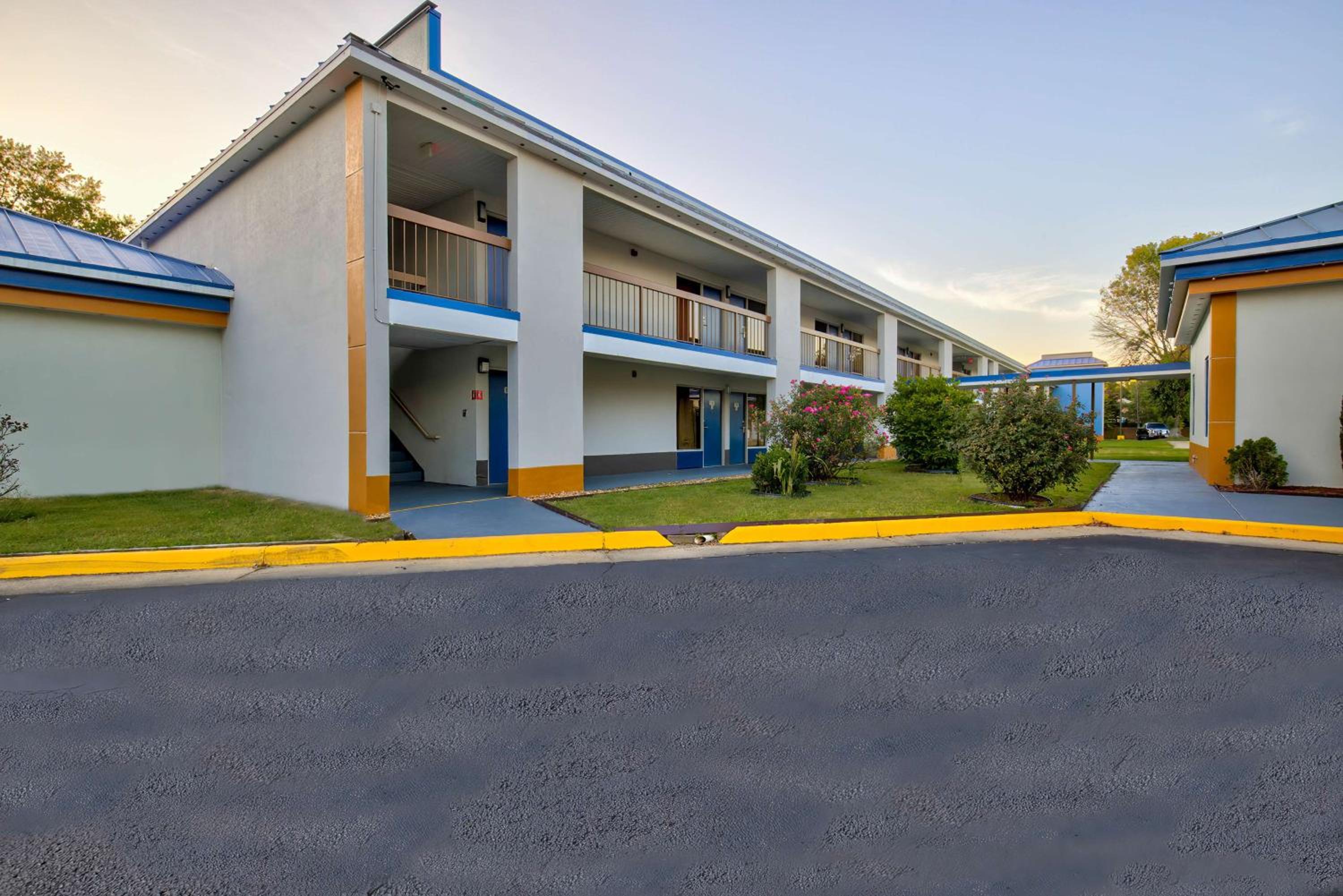 Motel 6-Ashland, VA view 3
