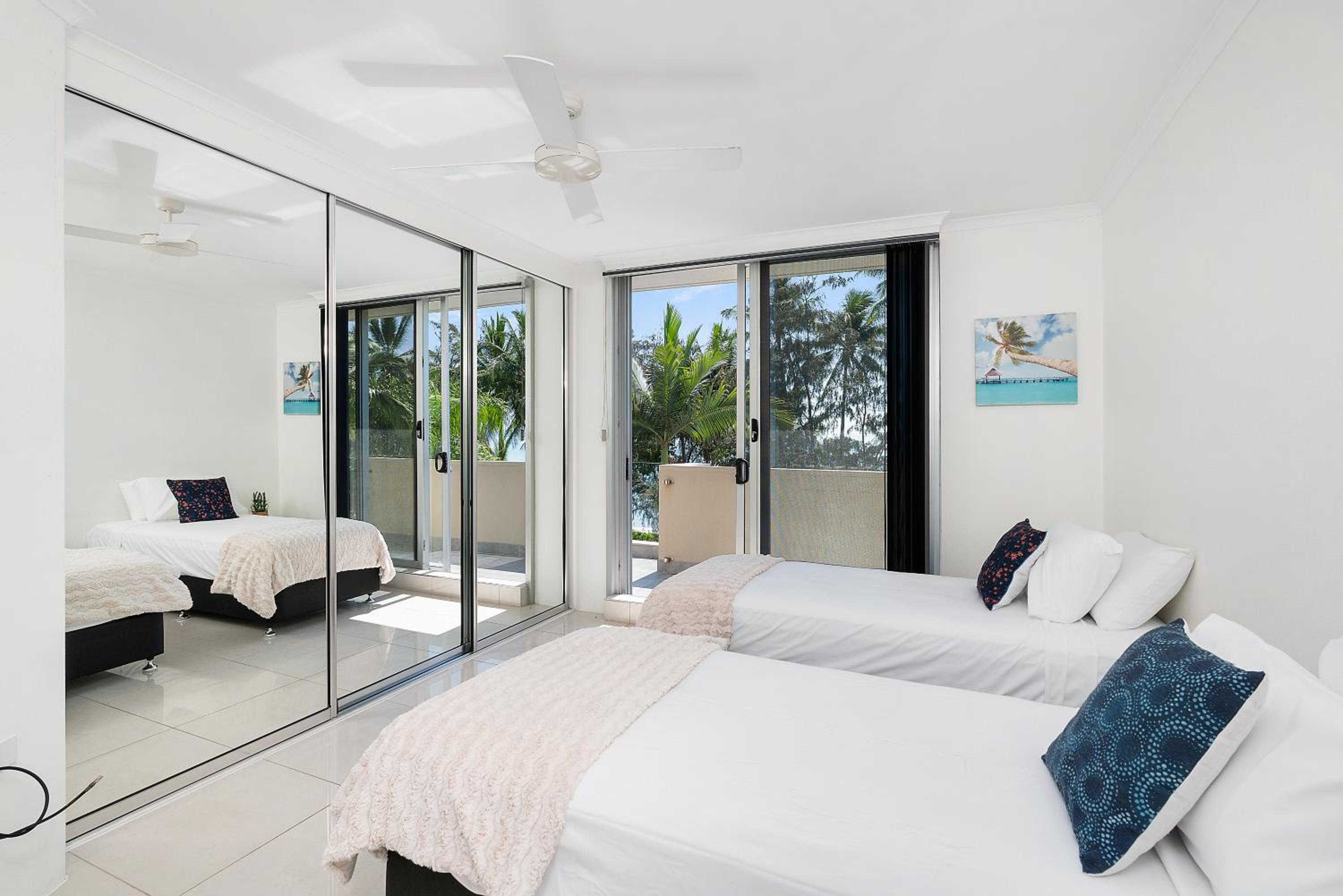 Paringa 2 Bedroom Top Floor Beach Front Apartment