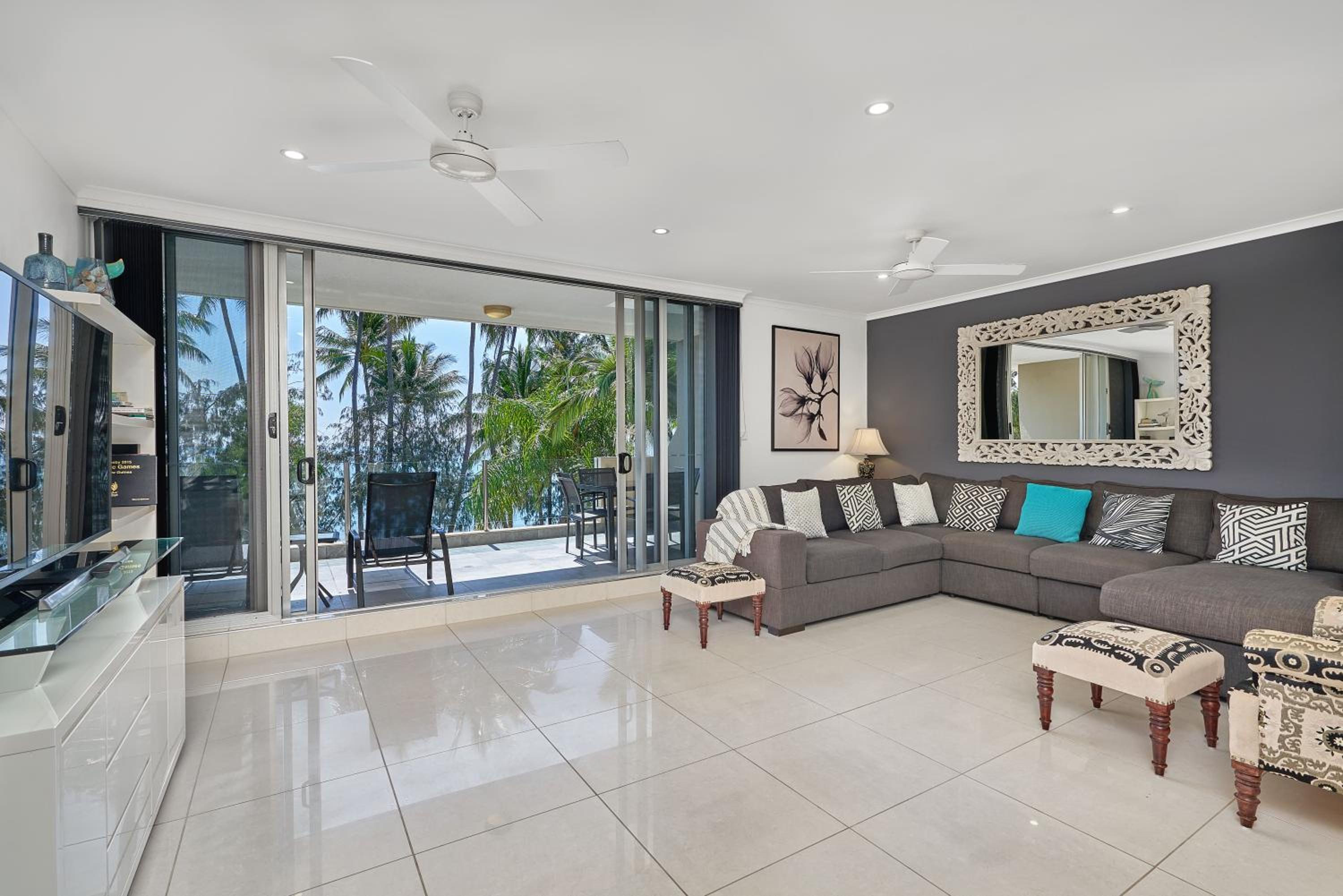Paringa 2 Bedroom Top Floor Beach Front Apartment