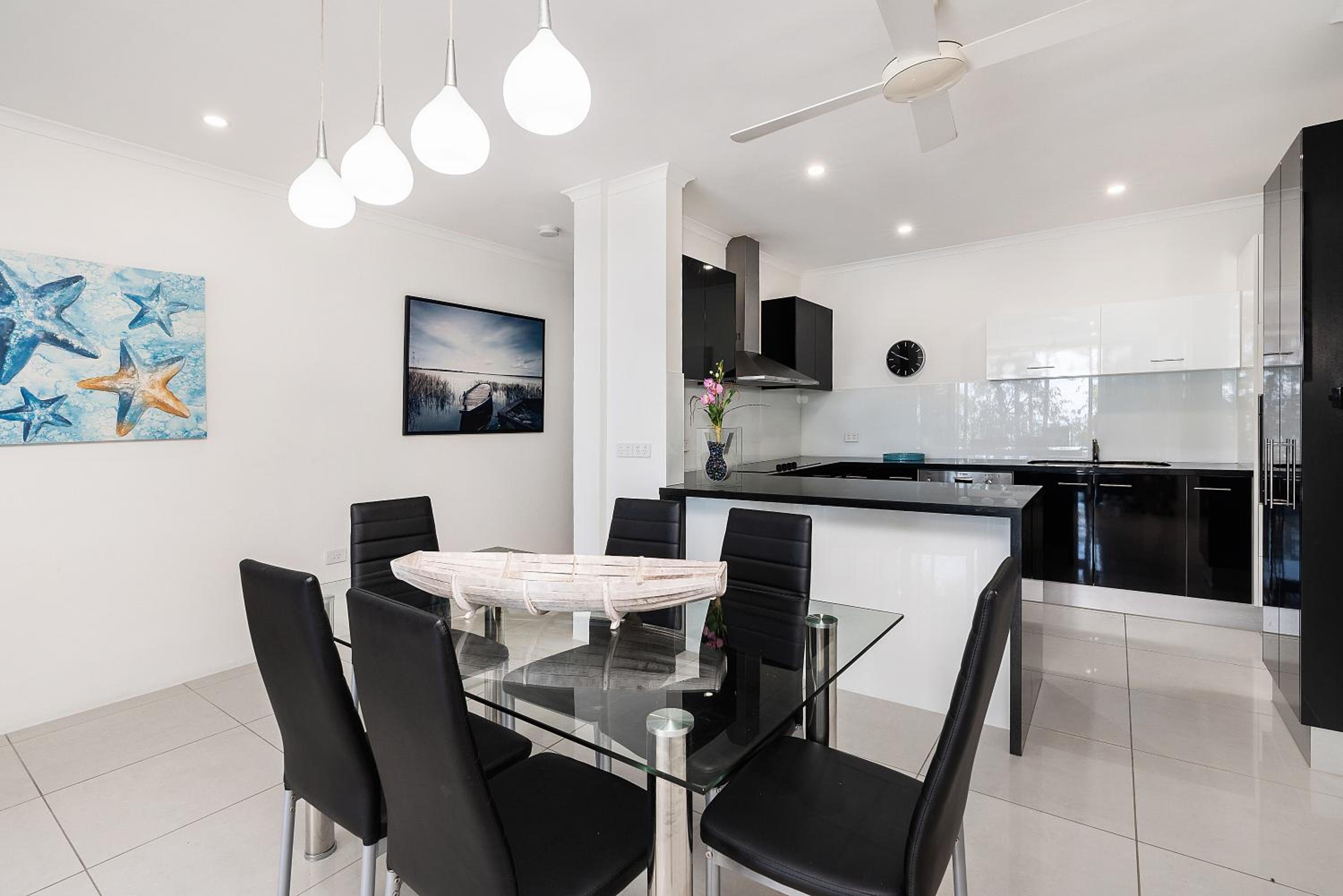 Paringa 2 Bedroom Top Floor Beach Front Apartment