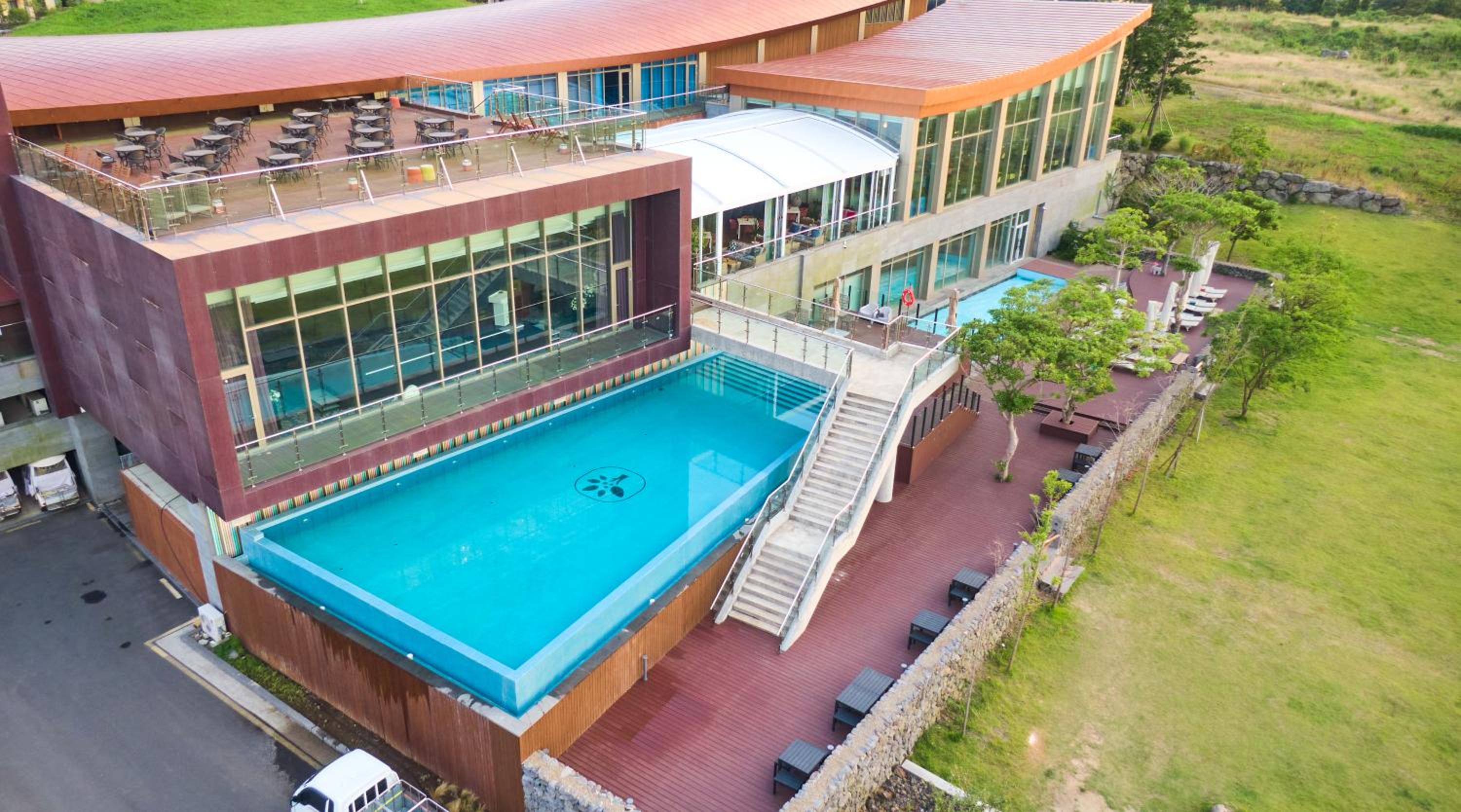 Camphortree Hotel and Resort